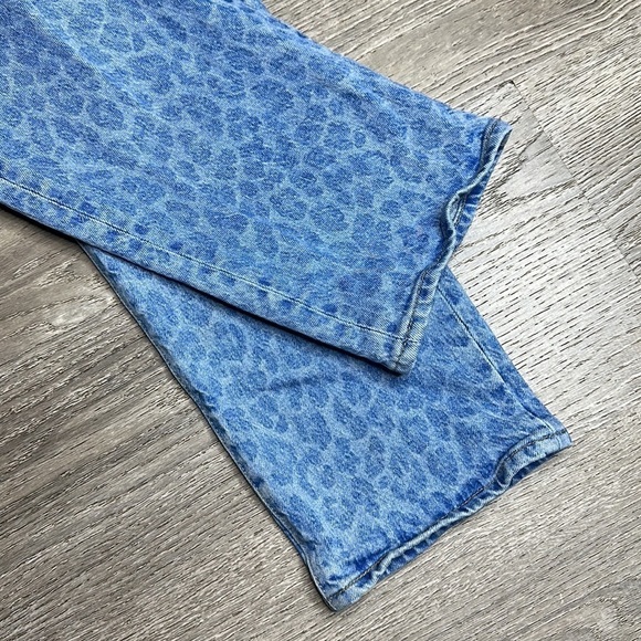 Levi’s High Rise Animal Print Wedgie Straight Fit Cropped Jeans Blue Size 25 - Picture 7 of 15